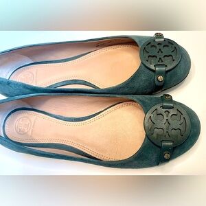 Tory Burch green suede flats size 8 never worn